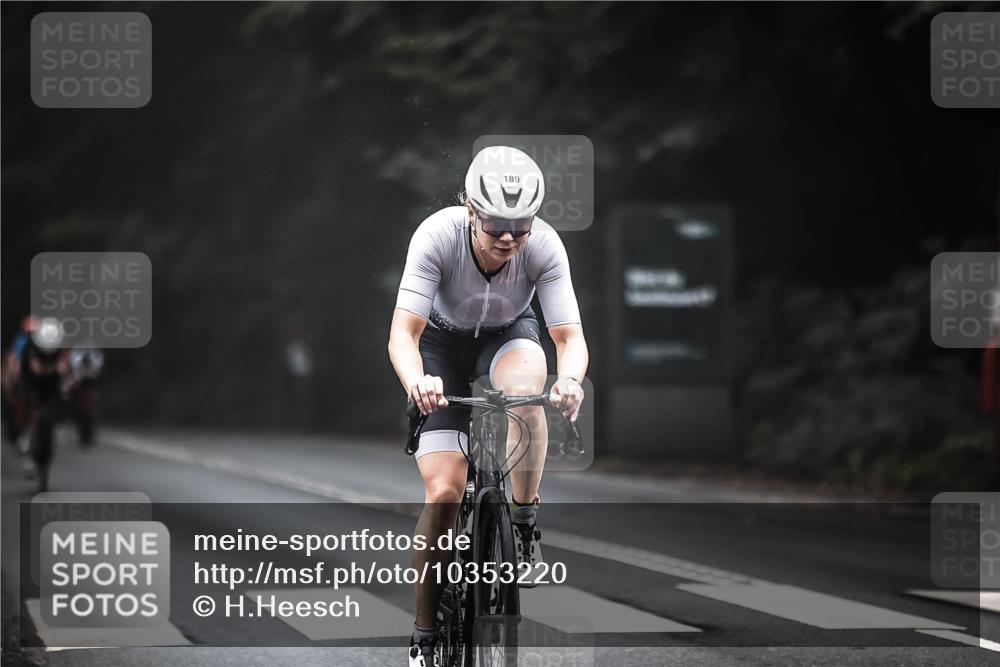 13.09.2026 - Stadtparktriathlon H.Heesch http://msf.ph/oto/10353220 13.09.2026 09:29:41 Radfahren 104, 117, 118, 161, 188, 189, 201 meine-sportfotos.de