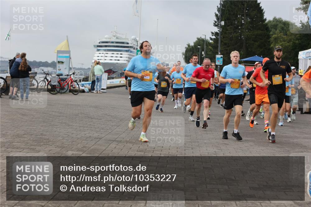 13.09.2026 - Kiel Lauf Andreas Tolksdorf http://msf.ph/oto/10353227 13.09.2026 09:57:01 Kiellinie 2421, 1427, 8139 meine-sportfotos.de