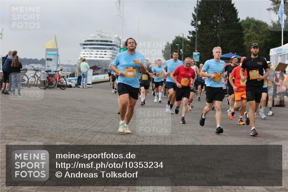 13.09.2026 - Kiel Lauf Andreas Tolksdorf http://msf.ph/oto/10353234 13.09.2026 09:57:01 Kiellinie 2421, 11427, 3139 meine-sportfotos.de