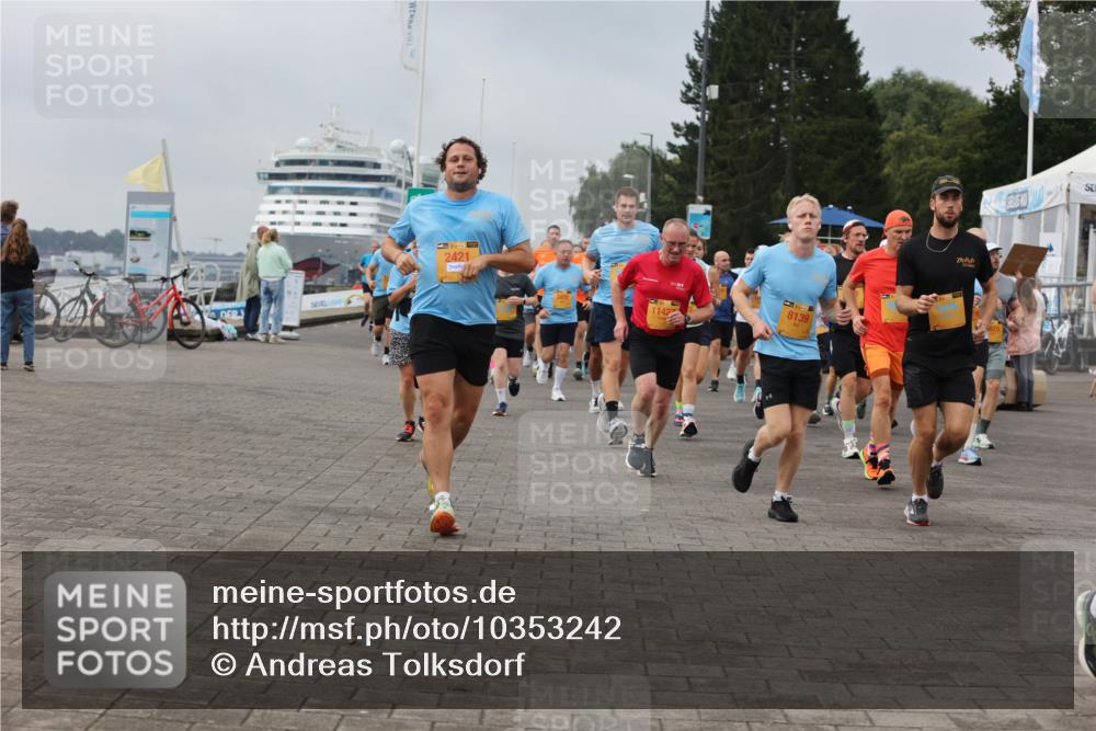 13.09.2026 - Kiel Lauf Andreas Tolksdorf http://msf.ph/oto/10353242 13.09.2026 09:57:01 Kiellinie 2421, 1142, 8139 meine-sportfotos.de