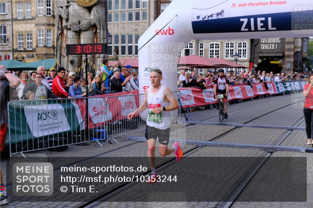 13.09.2026 - 21. swb-Marathon Bremen Tim E. http://msf.ph/oto/10353244 13.09.2026 12:41:08 Ziel 642, 1263, 3662 meine-sportfotos.de