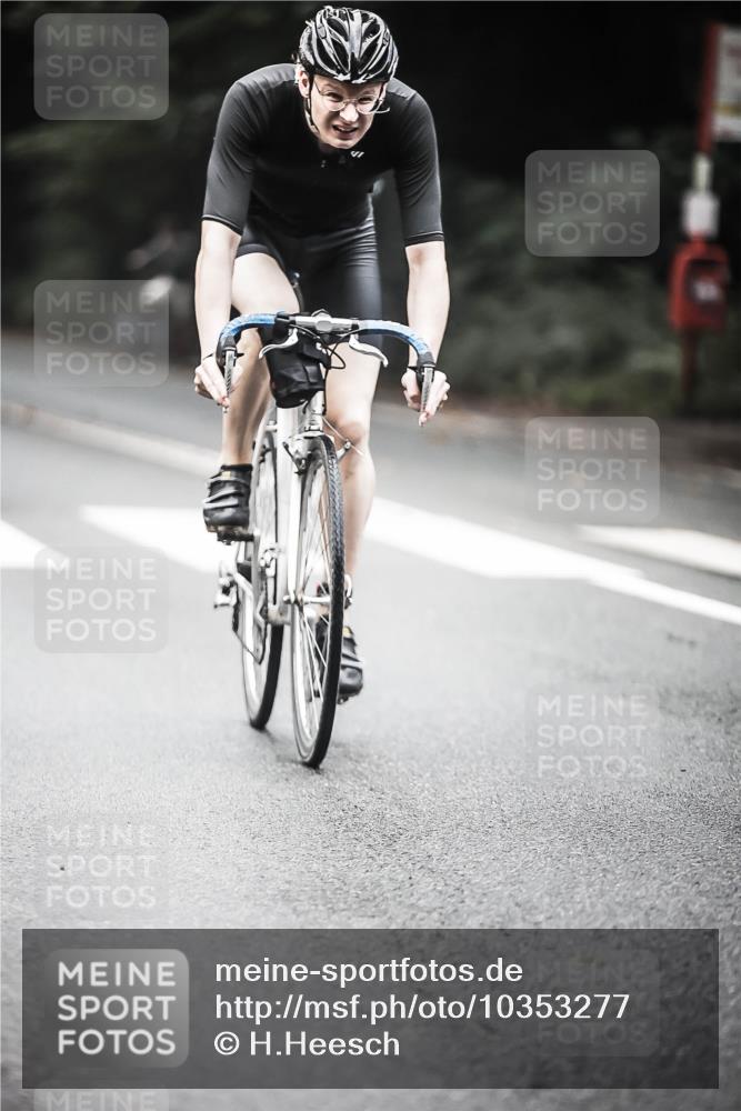 13.09.2026 - Stadtparktriathlon H.Heesch http://msf.ph/oto/10353277 13.09.2026 11:08:05 Radfahren 481, 482, 592, 606 meine-sportfotos.de