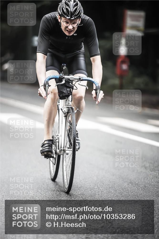 13.09.2026 - Stadtparktriathlon H.Heesch http://msf.ph/oto/10353286 13.09.2026 11:08:06 Radfahren 592, 606 meine-sportfotos.de