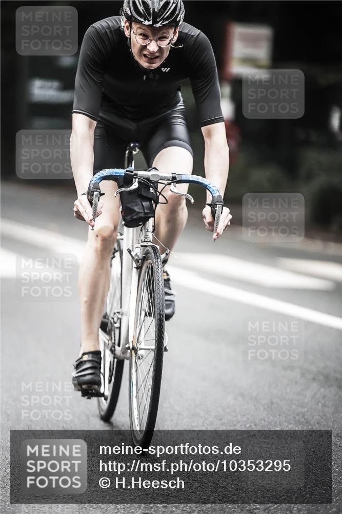 13.09.2026 - Stadtparktriathlon H.Heesch http://msf.ph/oto/10353295 13.09.2026 11:08:06 Radfahren 592, 606 meine-sportfotos.de