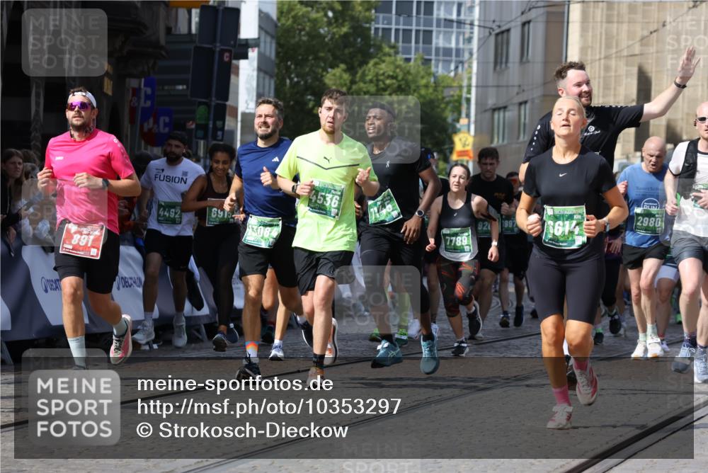 13.09.2026 - 21. swb-Marathon Bremen Strokosch-Dieckow http://msf.ph/oto/10353297 13.09.2026 13:33:15 Ziel 891, 1532, 2638, 3167, 3404, 3773, 3902, 4194, 4233, 4659, 5009, 5090, 5410, 5581, 5657, 5706, 5749, 5981, 6018, 6786, 6941, 7756, 8367, 8506, 9292, 9406, 9745, 9829, 10048, 13019, 13039, 13092, 13093, 13146, 13164, 13232, 13234, 13247, 831, 1124, 2283, 2980, 4052, 4219, 4243, 4492, 4536, 4543, 4565, 5040, 5560, 5660, 5726, 5861, 5862, 5914, 6256, 6421, 6597, 6614, 6777, 6882, 6915, 6997, 7145, 7421, 7789, 8093, 8177, 8501, 8599, 8602, 9206, 9616, 9856 meine-sportfotos.de