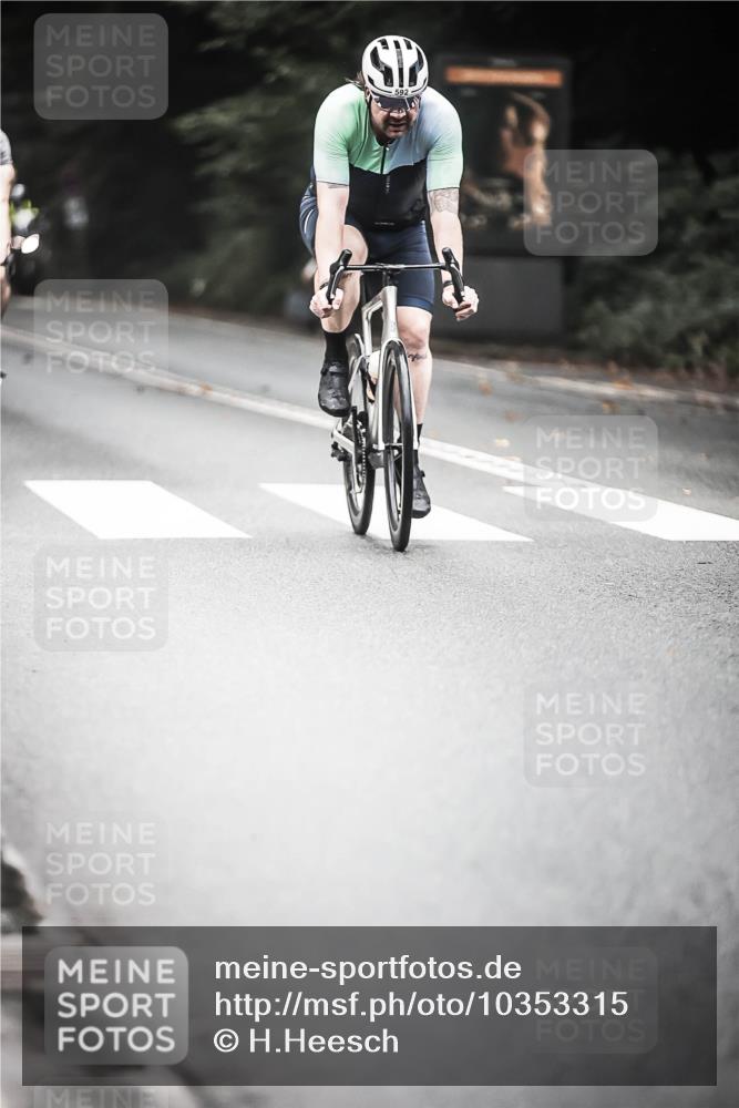 13.09.2026 - Stadtparktriathlon H.Heesch http://msf.ph/oto/10353315 13.09.2026 11:08:11 Radfahren 472, 479, 566, 573, 592, 606 meine-sportfotos.de