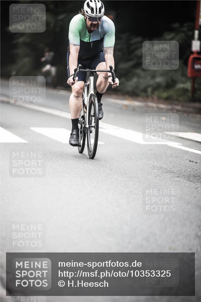 13.09.2026 - Stadtparktriathlon H.Heesch http://msf.ph/oto/10353325 13.09.2026 11:08:11 Radfahren 472, 479, 566, 573, 592, 606 meine-sportfotos.de