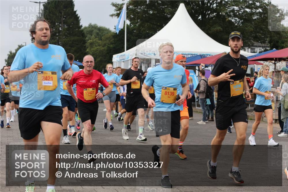 13.09.2026 - Kiel Lauf Andreas Tolksdorf http://msf.ph/oto/10353327 13.09.2026 09:57:03 Kiellinie 39, 2421, 38, 11427, 4894, 38, 8139 meine-sportfotos.de