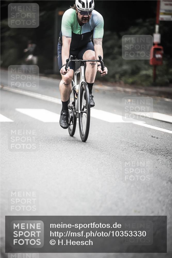 13.09.2026 - Stadtparktriathlon H.Heesch http://msf.ph/oto/10353330 13.09.2026 11:08:11 Radfahren 472, 479, 566, 573, 592, 606 meine-sportfotos.de