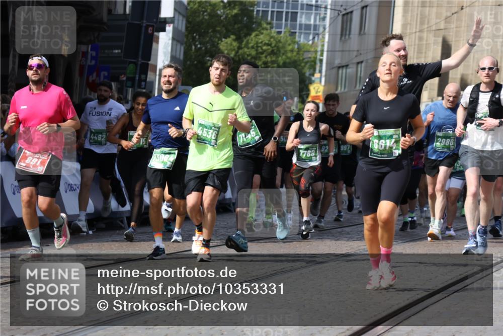 13.09.2026 - 21. swb-Marathon Bremen Strokosch-Dieckow http://msf.ph/oto/10353331 13.09.2026 13:33:15 Ziel 891, 1532, 2638, 3167, 3404, 3773, 3902, 4194, 4233, 4659, 5009, 5090, 5410, 5581, 5657, 5706, 5749, 5981, 6018, 6786, 6941, 7756, 8367, 8506, 9292, 9406, 9745, 9829, 10048, 13019, 13039, 13092, 13093, 13146, 13164, 13232, 13234, 13247, 831, 1124, 2283, 2980, 4052, 4219, 4243, 4492, 4536, 4543, 4565, 5040, 5560, 5660, 5726, 5861, 5862, 5914, 6256, 6421, 6597, 6614, 6777, 6882, 6915, 6997, 7145, 7421, 7789, 8093, 8177, 8501, 8599, 8602, 9206, 9616, 9856 meine-sportfotos.de