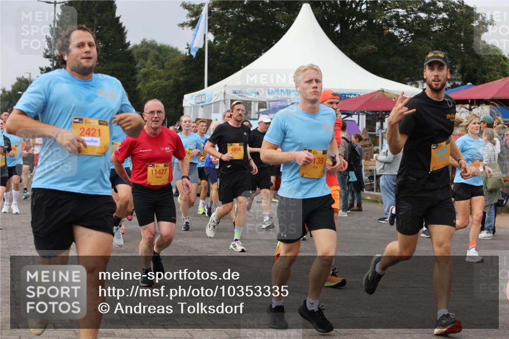 13.09.2026 - Kiel Lauf Andreas Tolksdorf http://msf.ph/oto/10353335 13.09.2026 09:57:03 Kiellinie 39, 2421, 39, 11427, 4894, 1, 39, 139 meine-sportfotos.de