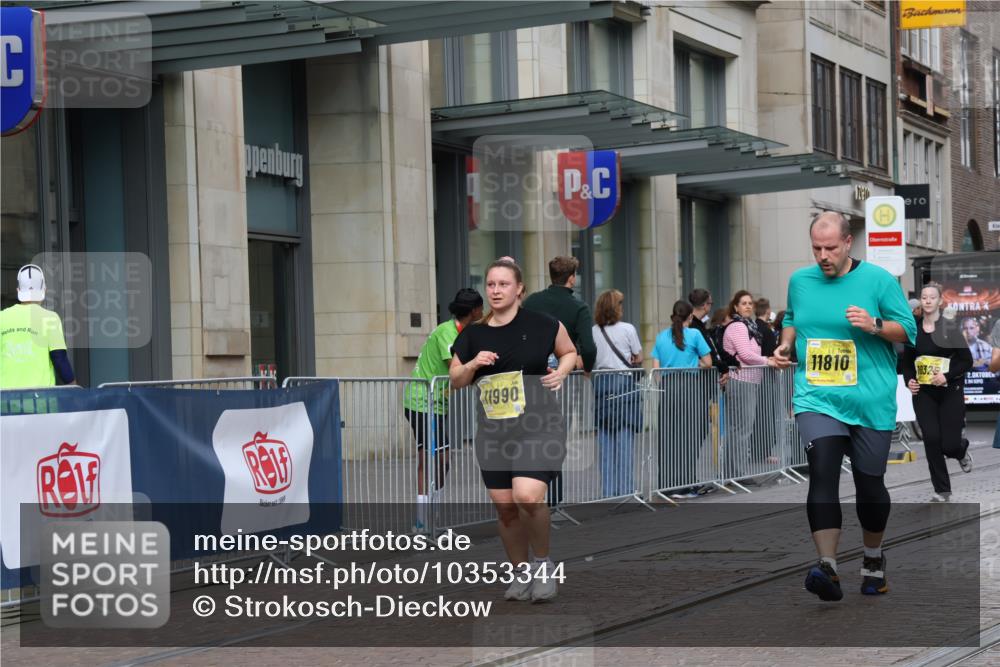 13.09.2026 - 21. swb-Marathon Bremen Strokosch-Dieckow http://msf.ph/oto/10353344 13.09.2026 11:14:53 Ziel 10325, 10605, 10606, 11424, 11694, 11810, 11990, 12110, 12333, 10271, 10519, 10557, 10705, 10752, 10776, 10805, 11085, 11097, 11098, 11186, 11288, 11408, 11645, 11673, 11876, 11974, 12191, 12193 meine-sportfotos.de
