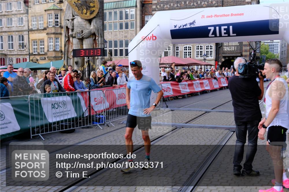 13.09.2026 - 21. swb-Marathon Bremen Tim E. http://msf.ph/oto/10353371 13.09.2026 12:42:02 Ziel 129, 1139 meine-sportfotos.de