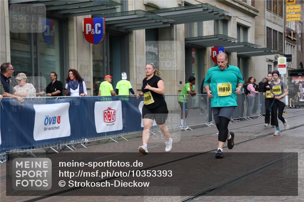 13.09.2026 - 21. swb-Marathon Bremen Strokosch-Dieckow http://msf.ph/oto/10353393 13.09.2026 11:14:55 Ziel 10325, 10606, 11424, 11694, 11810, 11990, 12110, 12333, 10271, 10519, 10557, 10605, 10705, 10752, 10776, 10805, 11085, 11097, 11098, 11186, 11288, 11408, 11645, 11673, 11876, 11974, 12191, 12193 meine-sportfotos.de