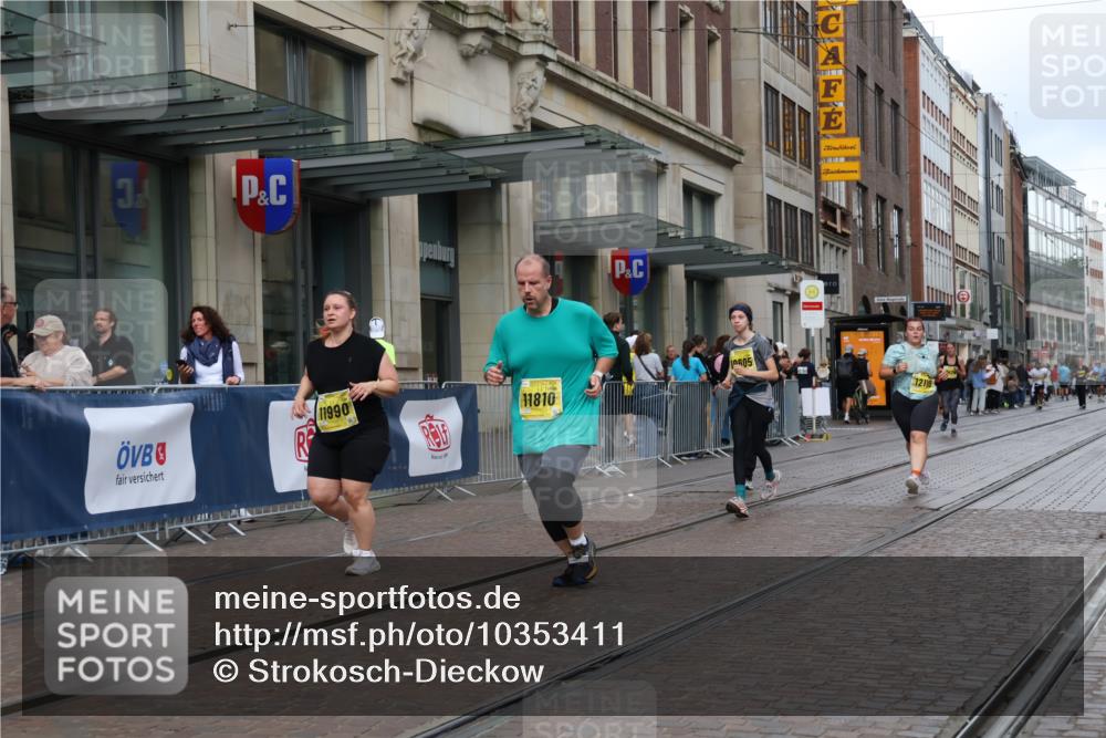 13.09.2026 - 21. swb-Marathon Bremen Strokosch-Dieckow http://msf.ph/oto/10353411 13.09.2026 11:14:55 Ziel 10325, 10606, 11424, 11694, 11810, 11990, 12110, 12333, 10271, 10519, 10557, 10605, 10705, 10752, 10776, 10805, 11085, 11097, 11098, 11186, 11288, 11408, 11645, 11673, 11876, 11974, 12191, 12193 meine-sportfotos.de