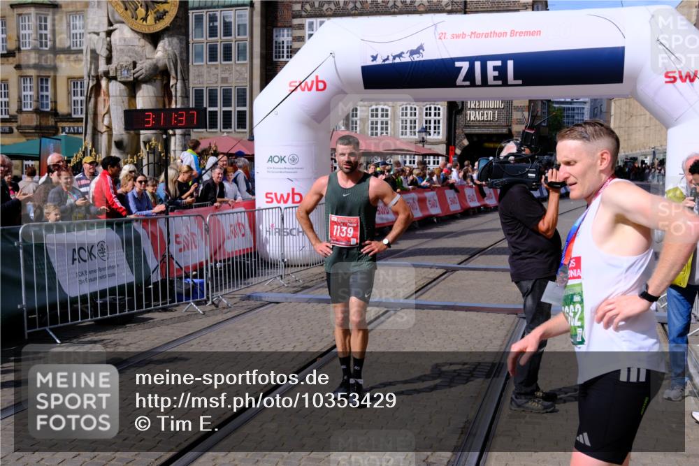 13.09.2026 - 21. swb-Marathon Bremen Tim E. http://msf.ph/oto/10353429 13.09.2026 12:42:26 Ziel  meine-sportfotos.de
