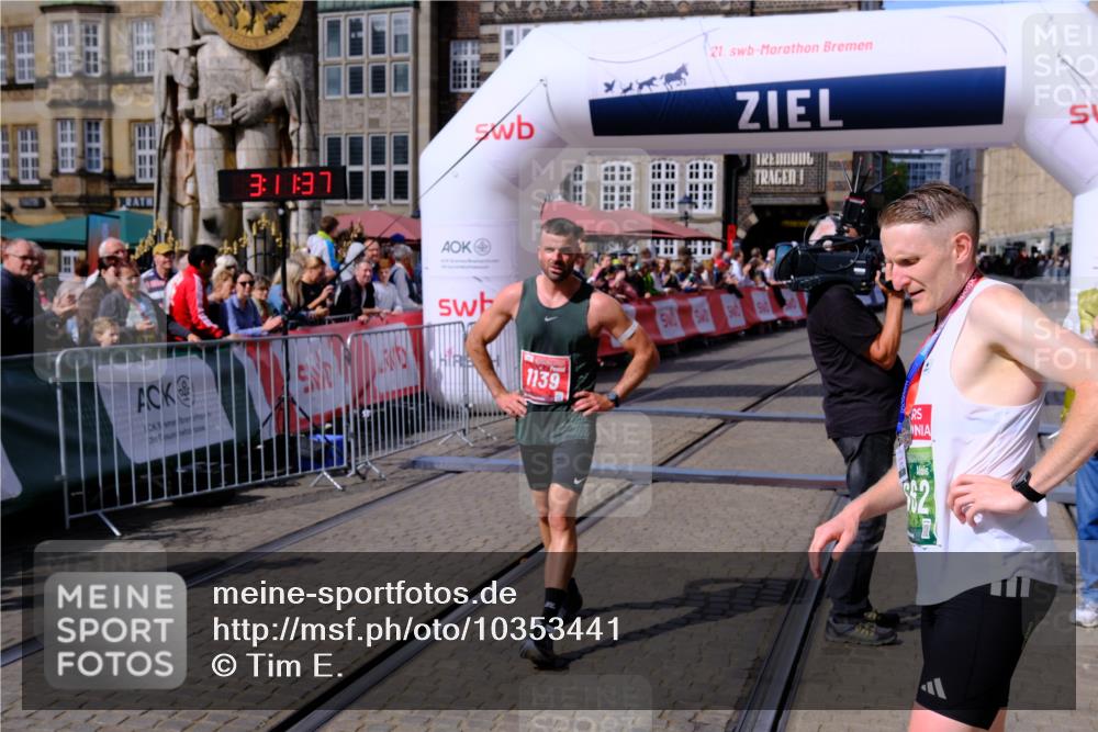 13.09.2026 - 21. swb-Marathon Bremen Tim E. http://msf.ph/oto/10353441 13.09.2026 12:42:26 Ziel  meine-sportfotos.de