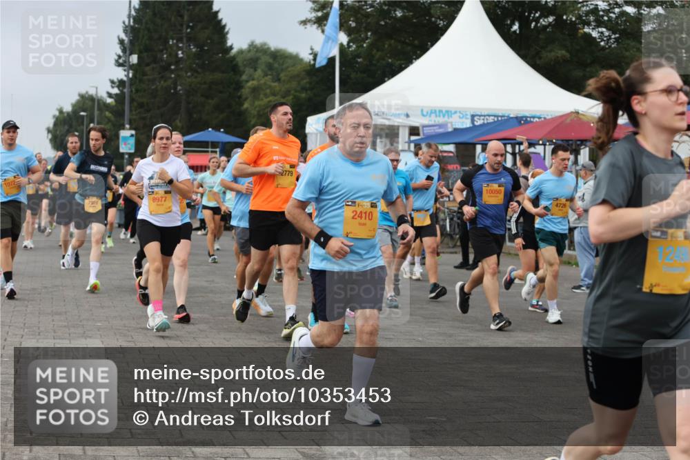 13.09.2026 - Kiel Lauf Andreas Tolksdorf http://msf.ph/oto/10353453 13.09.2026 09:57:07 Kiellinie 8977, 2779, 39, 2410, 10050, 4726 meine-sportfotos.de