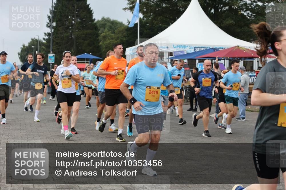 13.09.2026 - Kiel Lauf Andreas Tolksdorf http://msf.ph/oto/10353456 13.09.2026 09:57:07 Kiellinie 8977, 7925, 2779, 2410, 10050, 4726 meine-sportfotos.de