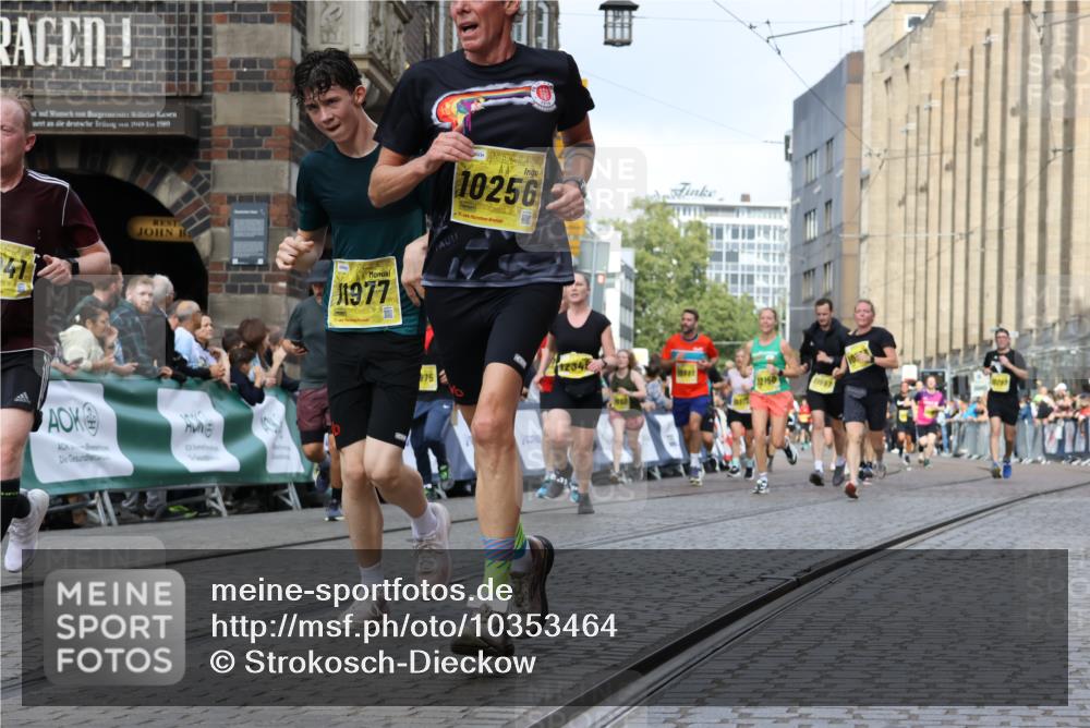 13.09.2026 - 21. swb-Marathon Bremen Strokosch-Dieckow http://msf.ph/oto/10353464 13.09.2026 10:55:40 Ziel 10256, 10725, 11014, 11414, 11466, 11631, 11910, 11941, 11977, 12201, 12218, 12258, 12549, 10243, 10374, 10550, 10703, 10952, 11510, 12108, 12143 meine-sportfotos.de