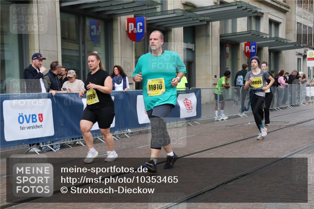 13.09.2026 - 21. swb-Marathon Bremen Strokosch-Dieckow http://msf.ph/oto/10353465 13.09.2026 11:14:56 Ziel 10325, 10606, 11424, 11694, 11810, 11990, 12110, 12333, 10271, 10519, 10557, 10605, 10705, 10752, 10776, 10805, 11085, 11097, 11098, 11186, 11288, 11408, 11645, 11673, 11876, 11974, 12191, 12193, 12333 meine-sportfotos.de