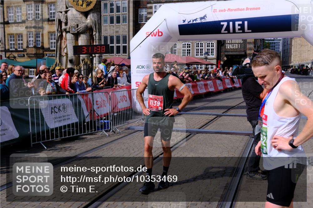 13.09.2026 - 21. swb-Marathon Bremen Tim E. http://msf.ph/oto/10353469 13.09.2026 12:42:27 Ziel  meine-sportfotos.de