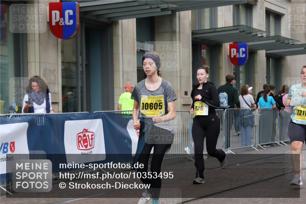 13.09.2026 - 21. swb-Marathon Bremen Strokosch-Dieckow http://msf.ph/oto/10353495 13.09.2026 11:14:57 Ziel 10325, 10606, 11424, 11694, 11810, 11990, 12110, 10271, 10519, 10557, 10605, 10705, 10752, 10776, 10805, 11085, 11097, 11098, 11186, 11288, 11408, 11645, 11673, 11876, 11974, 12191, 12193, 12333 meine-sportfotos.de