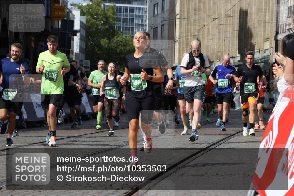 13.09.2026 - 21. swb-Marathon Bremen Strokosch-Dieckow http://msf.ph/oto/10353503 13.09.2026 13:33:16 Ziel 891, 1532, 2440, 2638, 2959, 3167, 3404, 3710, 3773, 3902, 4194, 4233, 4659, 5009, 5090, 5410, 5581, 5706, 5749, 5981, 6018, 6786, 6941, 7756, 7788, 8367, 8506, 9292, 9406, 9745, 9829, 10048, 13019, 13039, 13092, 13093, 13146, 13164, 13232, 13234, 13247, 831, 1124, 2980, 4052, 4219, 4243, 4492, 4536, 4543, 4565, 5040, 5560, 5660, 5726, 5861, 5862, 5914, 6256, 6421, 6597, 6614, 6777, 6844, 6882, 6915, 6997, 7145, 7421, 7789, 8093, 8177, 8501, 8599, 8602, 9206, 9616, 9856 meine-sportfotos.de