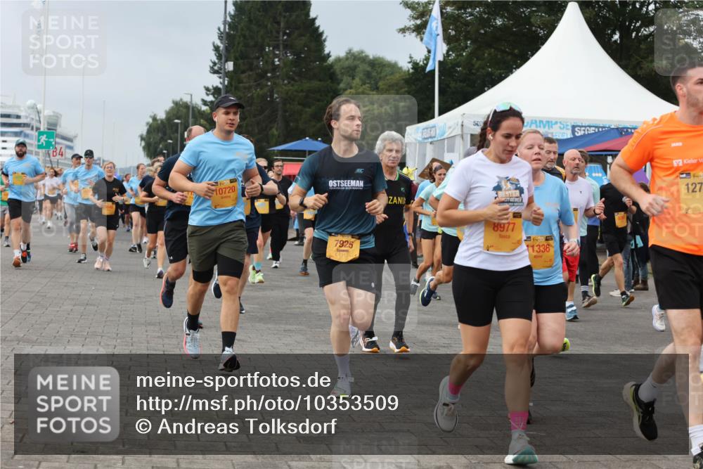 13.09.2026 - Kiel Lauf Andreas Tolksdorf http://msf.ph/oto/10353509 13.09.2026 09:57:09 Kiellinie 10720, 8977, 7925, 4, 3845, 11336, 143, 127 meine-sportfotos.de