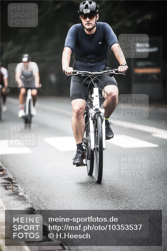 13.09.2026 - Stadtparktriathlon H.Heesch http://msf.ph/oto/10353537 13.09.2026 11:08:37 Radfahren 562, 601, 684, 697 meine-sportfotos.de
