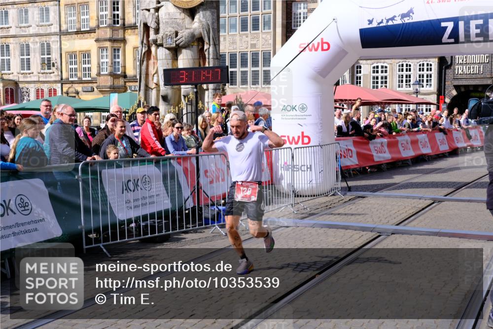 13.09.2026 - 21. swb-Marathon Bremen Tim E. http://msf.ph/oto/10353539 13.09.2026 12:42:36 Ziel  meine-sportfotos.de