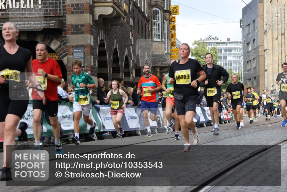13.09.2026 - 21. swb-Marathon Bremen Strokosch-Dieckow http://msf.ph/oto/10353543 13.09.2026 10:55:42 Ziel 10256, 10725, 11014, 11414, 11466, 11631, 11910, 11941, 11977, 12201, 12218, 12258, 12348, 12549, 10243, 10374, 10690, 10703, 10952, 11972, 12108, 12143, 12484 meine-sportfotos.de