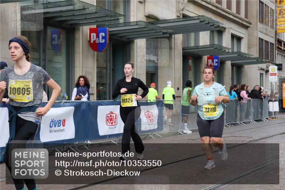 13.09.2026 - 21. swb-Marathon Bremen Strokosch-Dieckow http://msf.ph/oto/10353550 13.09.2026 11:14:58 Ziel 10325, 10606, 11424, 11694, 11810, 11990, 12110, 10271, 10519, 10557, 10605, 10705, 10752, 10776, 10805, 11085, 11097, 11098, 11186, 11288, 11408, 11645, 11673, 11876, 11974, 12191, 12193, 12333 meine-sportfotos.de