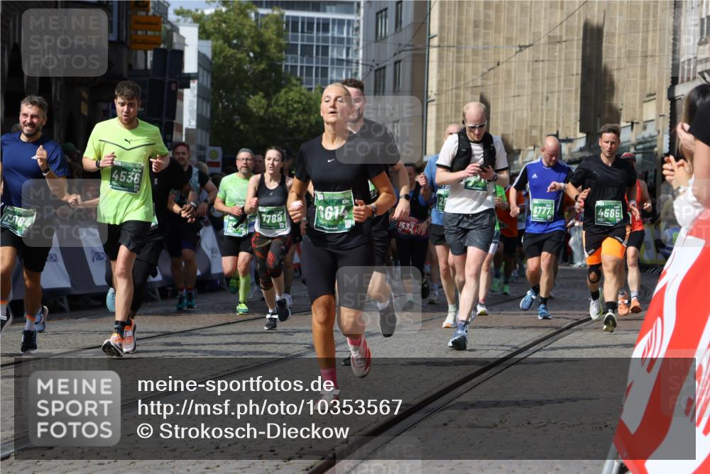 13.09.2026 - 21. swb-Marathon Bremen Strokosch-Dieckow http://msf.ph/oto/10353567 13.09.2026 13:33:17 Ziel 891, 1532, 2440, 2638, 2959, 3167, 3404, 3710, 3773, 3902, 4194, 4233, 4659, 5009, 5090, 5410, 5706, 5749, 5981, 6018, 6786, 6941, 7756, 7788, 8506, 9269, 9292, 9406, 9745, 9829, 10048, 13019, 13039, 13092, 13093, 13146, 13164, 13232, 13234, 13247, 831, 1124, 2980, 4052, 4219, 4243, 4492, 4536, 4543, 4565, 5040, 5560, 5660, 5726, 5861, 5862, 5914, 6256, 6421, 6597, 6614, 6777, 6844, 6882, 6915, 6997, 7145, 7421, 7523, 7789, 8093, 8177, 8501, 8599, 8602, 9206, 9616, 9856 meine-sportfotos.de