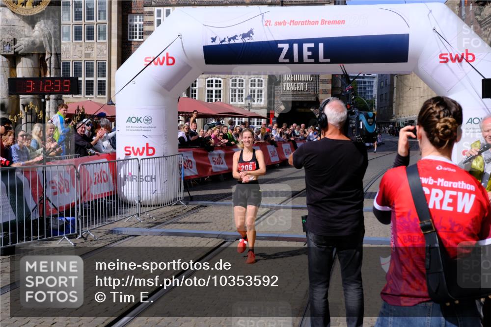 13.09.2026 - 21. swb-Marathon Bremen Tim E. http://msf.ph/oto/10353592 13.09.2026 12:43:27 Ziel  meine-sportfotos.de