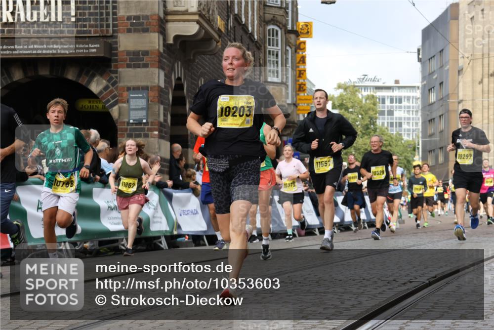 13.09.2026 - 21. swb-Marathon Bremen Strokosch-Dieckow http://msf.ph/oto/10353603 13.09.2026 10:55:43 Ziel 10203, 10256, 10725, 11014, 11414, 11466, 11631, 11748, 11910, 11941, 11977, 12030, 12201, 12218, 12258, 12348, 12549, 10374, 10690, 10703, 10952, 11972, 12061, 12108, 12143, 12484 meine-sportfotos.de