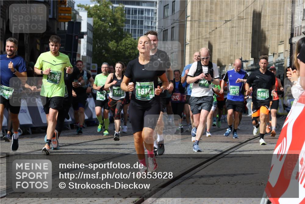 13.09.2026 - 21. swb-Marathon Bremen Strokosch-Dieckow http://msf.ph/oto/10353628 13.09.2026 13:33:17 Ziel 891, 1532, 2440, 2638, 2959, 3167, 3404, 3710, 3773, 3902, 4194, 4233, 4659, 5009, 5090, 5410, 5706, 5749, 5981, 6018, 6786, 6941, 7756, 7788, 8506, 9269, 9292, 9406, 9745, 9829, 10048, 13019, 13039, 13092, 13093, 13146, 13164, 13232, 13234, 13247, 831, 1124, 2980, 4052, 4219, 4243, 4492, 4536, 4543, 4565, 5040, 5560, 5660, 5726, 5861, 5862, 5914, 6256, 6421, 6597, 6614, 6777, 6844, 6882, 6915, 6997, 7145, 7421, 7523, 7789, 8093, 8177, 8501, 8599, 8602, 9206, 9616, 9856 meine-sportfotos.de