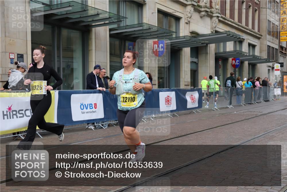 13.09.2026 - 21. swb-Marathon Bremen Strokosch-Dieckow http://msf.ph/oto/10353639 13.09.2026 11:14:59 Ziel 10325, 10606, 11424, 11694, 11810, 11990, 12110, 10271, 10325, 10519, 10557, 10605, 10705, 10752, 10776, 10805, 11085, 11097, 11098, 11186, 11288, 11645, 11673, 11810, 11876, 11974, 12110, 12191, 12193, 12333 meine-sportfotos.de