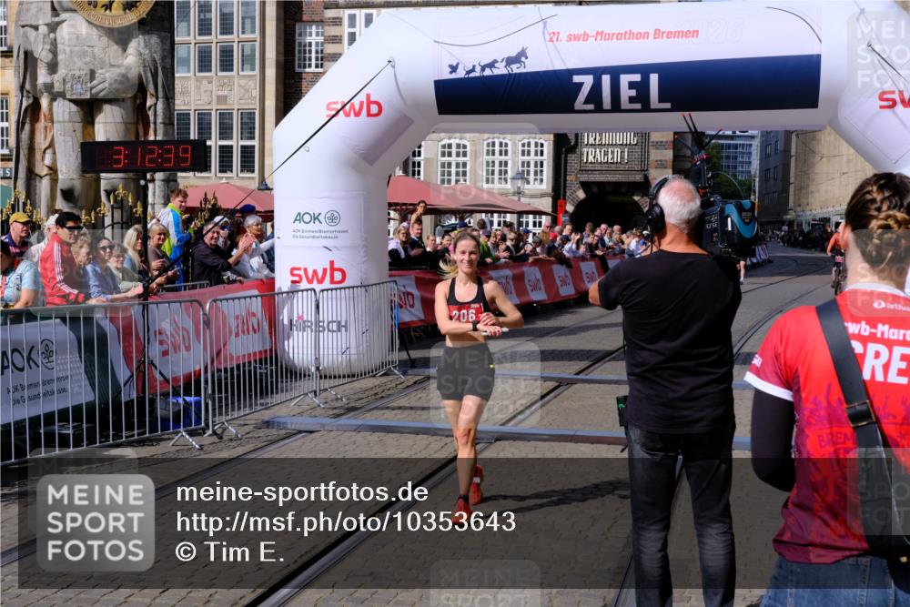 13.09.2026 - 21. swb-Marathon Bremen Tim E. http://msf.ph/oto/10353643 13.09.2026 12:43:28 Ziel  meine-sportfotos.de