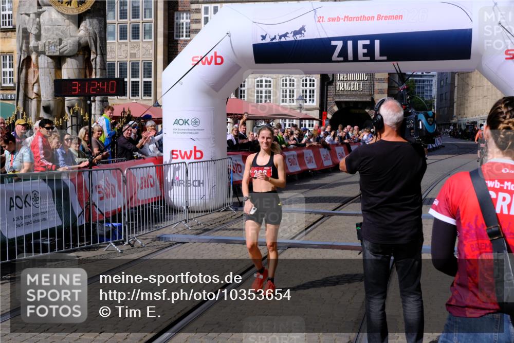 13.09.2026 - 21. swb-Marathon Bremen Tim E. http://msf.ph/oto/10353654 13.09.2026 12:43:28 Ziel  meine-sportfotos.de