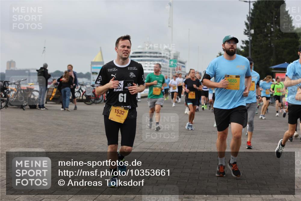 13.09.2026 - Kiel Lauf Andreas Tolksdorf http://msf.ph/oto/10353661 13.09.2026 09:57:14 Kiellinie 61, 1998, 1532, 6287, 4, 39, 5685 meine-sportfotos.de