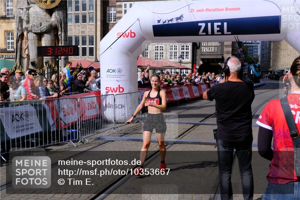 13.09.2026 - 21. swb-Marathon Bremen Tim E. http://msf.ph/oto/10353667 13.09.2026 12:43:28 Ziel  meine-sportfotos.de