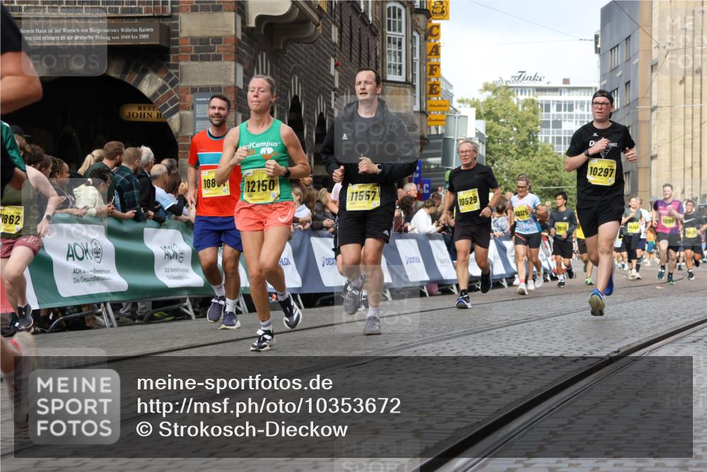 13.09.2026 - 21. swb-Marathon Bremen Strokosch-Dieckow http://msf.ph/oto/10353672 13.09.2026 10:55:44 Ziel 10203, 10256, 10725, 10788, 11014, 11414, 11466, 11748, 11910, 11941, 11975, 11977, 12030, 12201, 12218, 12258, 12348, 12549, 10374, 10690, 10703, 10952, 11972, 12061, 12108, 12143, 12484 meine-sportfotos.de