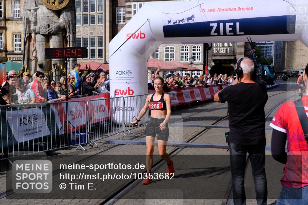 13.09.2026 - 21. swb-Marathon Bremen Tim E. http://msf.ph/oto/10353682 13.09.2026 12:43:29 Ziel  meine-sportfotos.de