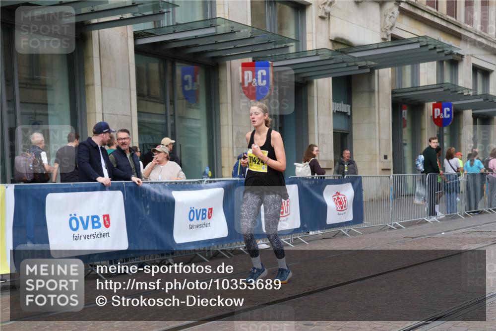 13.09.2026 - 21. swb-Marathon Bremen Strokosch-Dieckow http://msf.ph/oto/10353689 13.09.2026 11:15:06 Ziel 10606, 11424, 11504, 10271, 10325, 10557, 10605, 10752, 10776, 10805, 11085, 11097, 11098, 11288, 11645, 11673, 11694, 11810, 11876, 11974, 11990, 12110, 12191, 12193, 12333 meine-sportfotos.de