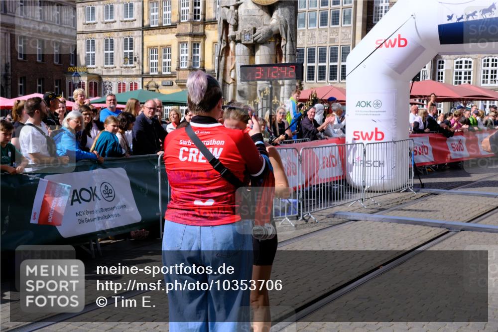 13.09.2026 - 21. swb-Marathon Bremen Tim E. http://msf.ph/oto/10353706 13.09.2026 12:43:31 Ziel  meine-sportfotos.de