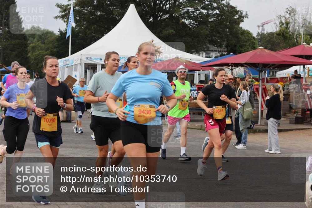 13.09.2026 - Kiel Lauf Andreas Tolksdorf http://msf.ph/oto/10353740 13.09.2026 09:57:17 Kiellinie 10790, 1, 39, 9436, 11635, 39, 8816 meine-sportfotos.de