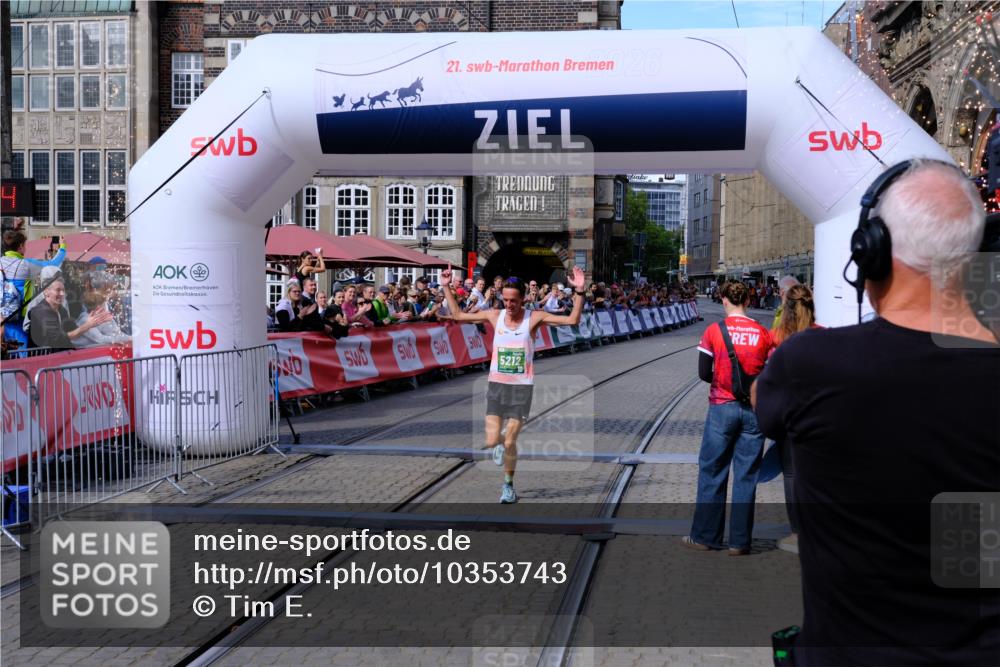13.09.2026 - 21. swb-Marathon Bremen Tim E. http://msf.ph/oto/10353743 13.09.2026 12:44:03 Ziel 1567, 5212 meine-sportfotos.de