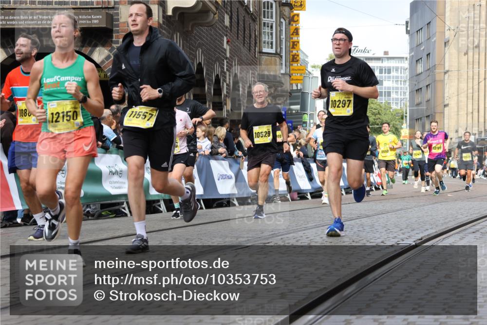 13.09.2026 - 21. swb-Marathon Bremen Strokosch-Dieckow http://msf.ph/oto/10353753 13.09.2026 10:55:45 Ziel 10203, 10256, 10297, 10725, 10788, 11014, 11414, 11466, 11748, 11862, 11910, 11941, 11975, 11977, 12030, 12150, 12218, 12258, 12348, 12549, 10374, 10690, 10703, 11972, 12061, 12108, 12143, 12484, 13565 meine-sportfotos.de
