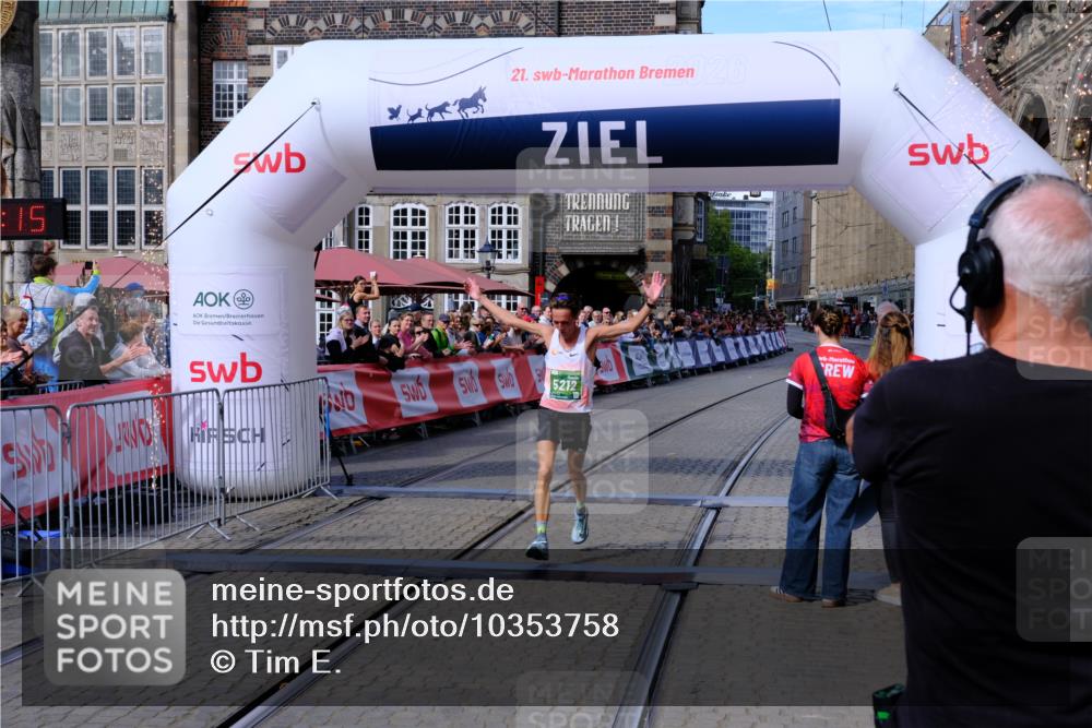 13.09.2026 - 21. swb-Marathon Bremen Tim E. http://msf.ph/oto/10353758 13.09.2026 12:44:03 Ziel 1567, 5212 meine-sportfotos.de